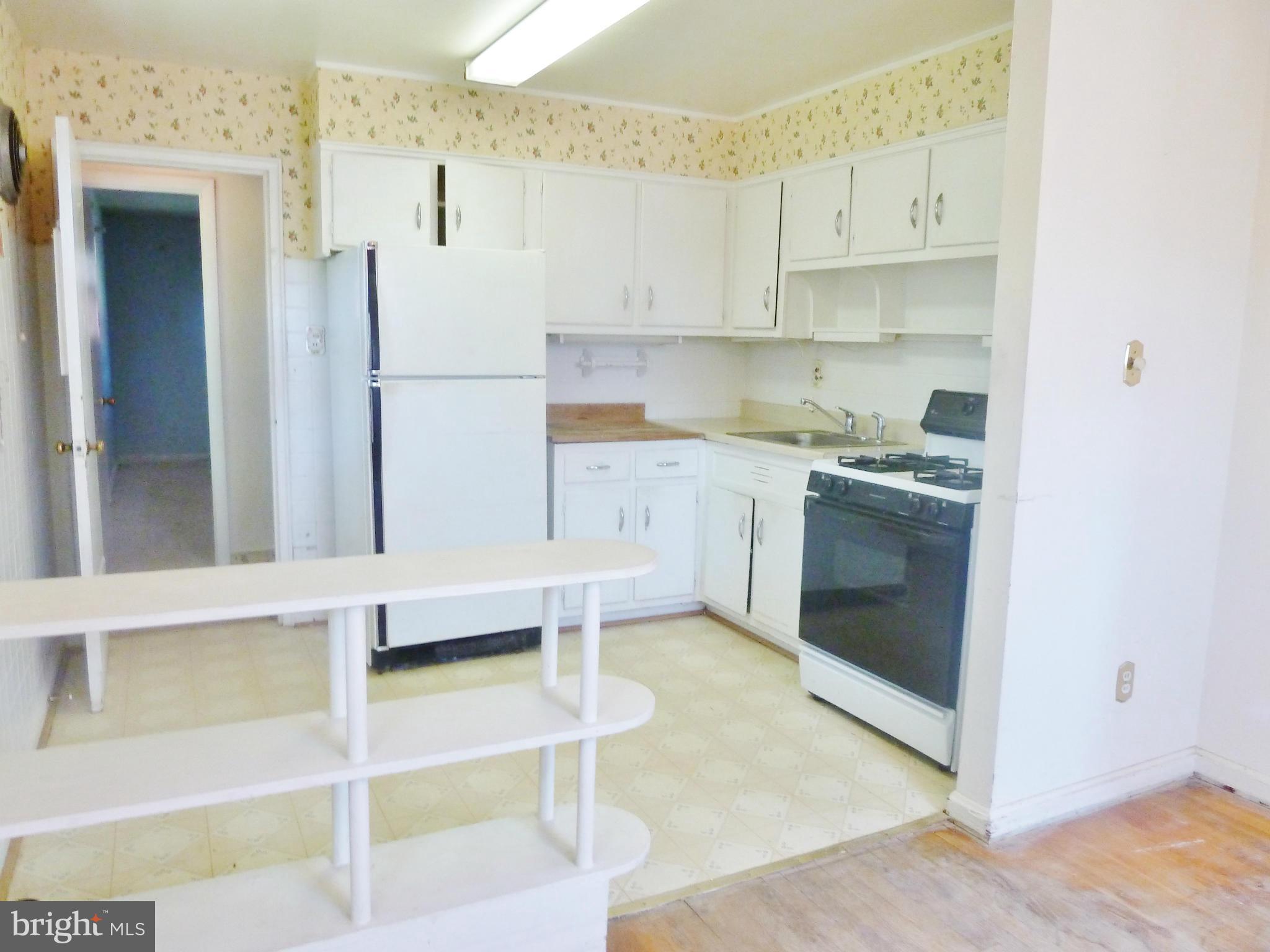 11704 Rocking Horse Road Rockville, MD 20852 - Photo 11 of 16 Kitchen