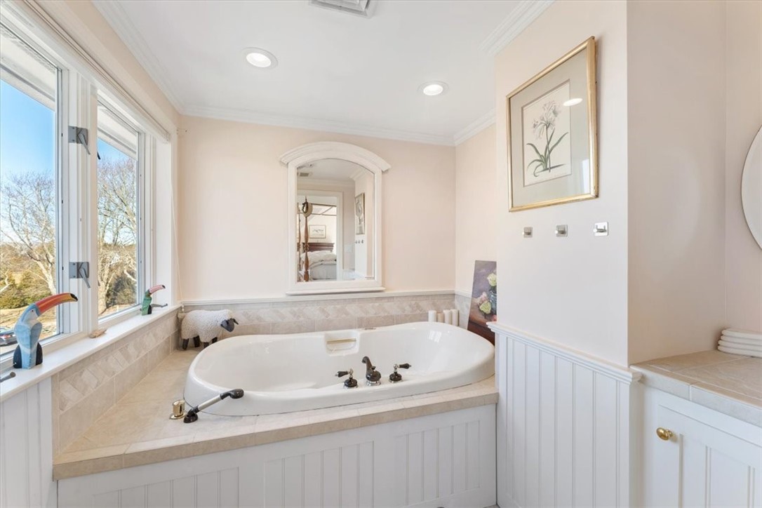 24 Little Harbor Road Tiverton, RI 02878 - Photo 30 of 46 Whirlpool soaking tub in master bedroom.