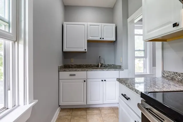 $2,200 | 26 Kilton Street, Unit 1, Taunton, MA 02780