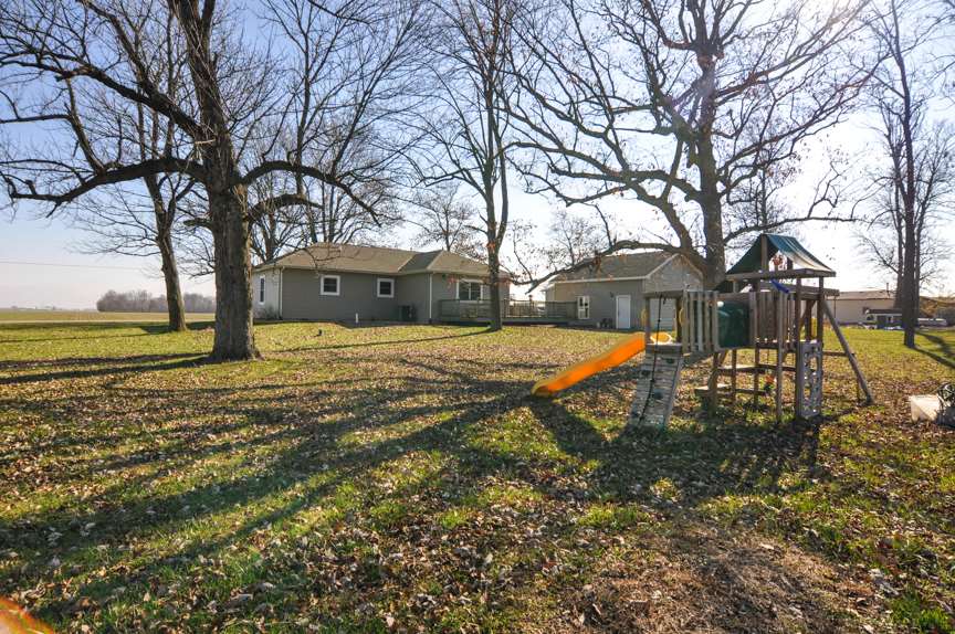 4222 East County Line Road Mulberry, IN 46058 - Photo 3 of 18