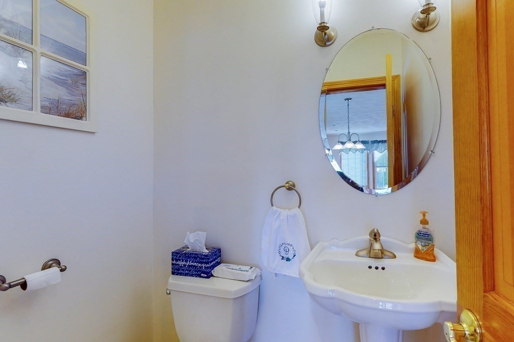 168 Brookfield Road Winthrop, MA 02152 - Photo 17 of 31 Gallery Image 17