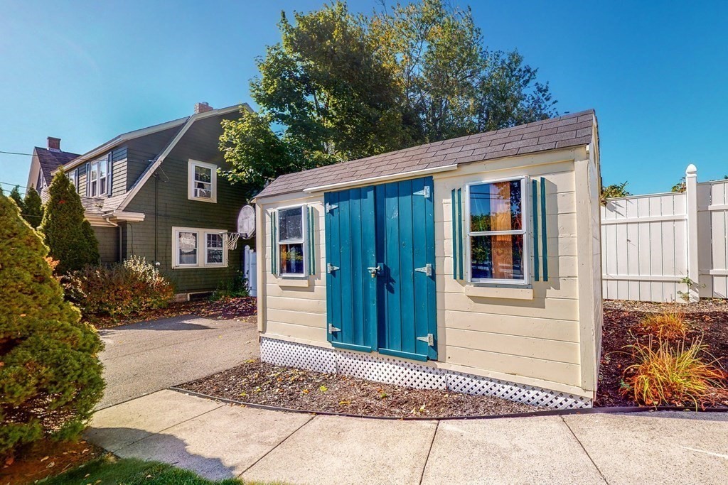 168 Brookfield Road Winthrop, MA 02152 - Photo 28 of 31 Gallery Image 28