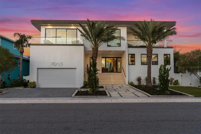 $4,195,000 | 7003 Holmes Boulevard, Holmes Beach, FL 34217
