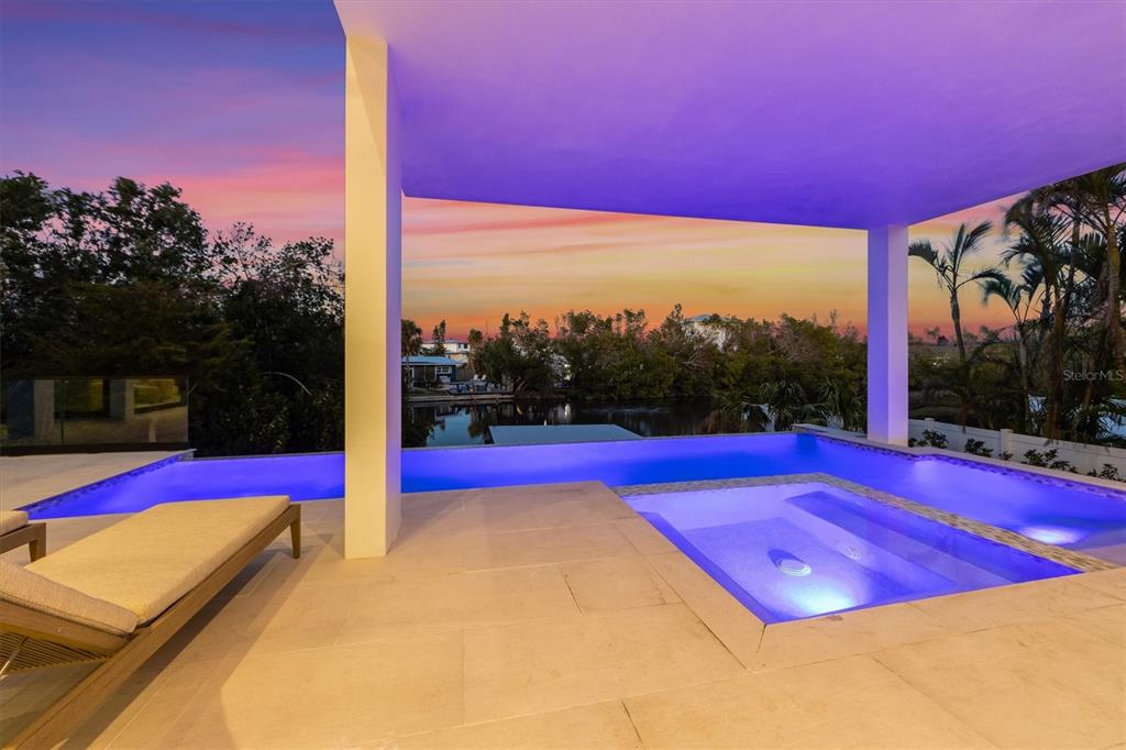 7003 Holmes Boulevard Holmes Beach, FL 34217 - Photo 4 of 70