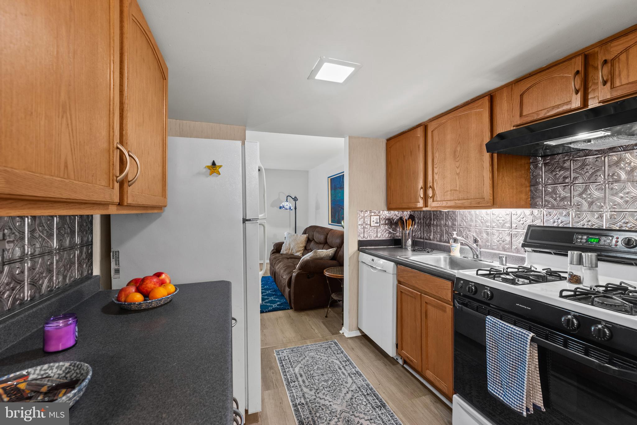 8938 Footed Ridge Columbia, MD 21045 - Photo 12 of 33 Kitchen