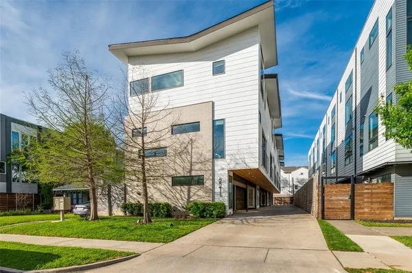 $3,695 | 2211 Moser Avenue, Unit 4, Dallas, TX 75206