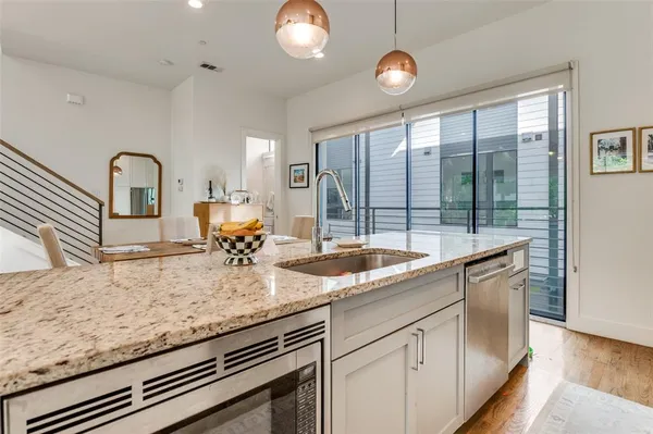 $3,695 | 2211 Moser Avenue, Unit 4, Dallas, TX 75206