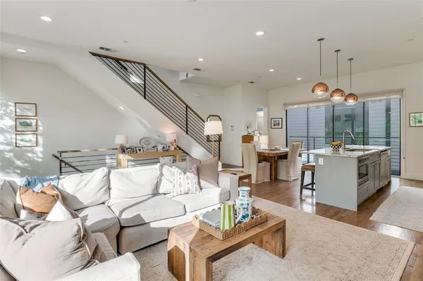 $3,695 | 2211 Moser Avenue, Unit 4, Dallas, TX 75206