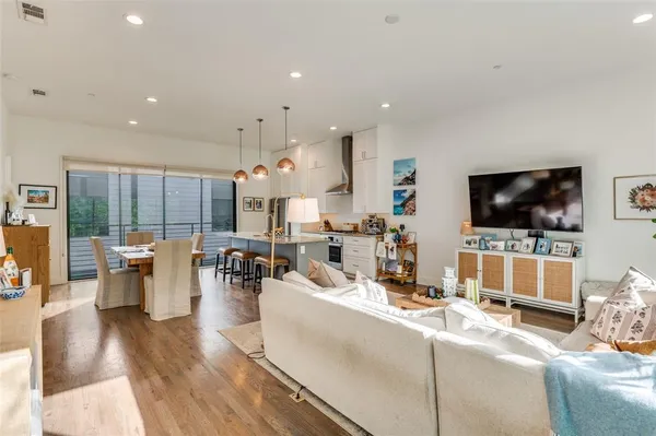 $3,695 | 2211 Moser Avenue, Unit 4, Dallas, TX 75206