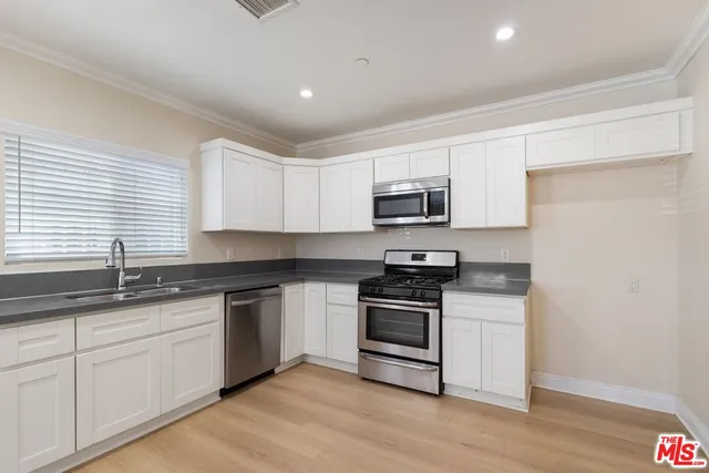 $1,350,000 | 1147 South Kenmore Avenue, Los Angeles, CA 90006
