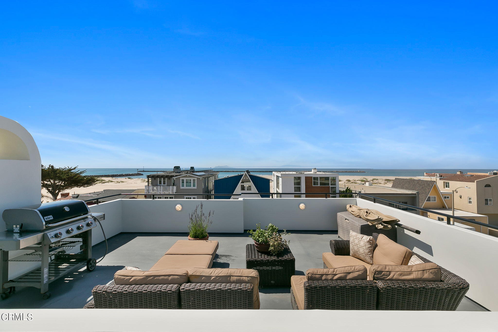 3224 Ocean Drive Oxnard, CA 93035 - Photo 2 of 52 web_UpmarketMedia_3224Ocean-2