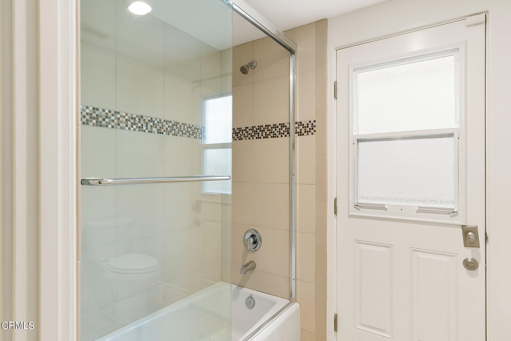 3224 Ocean Drive Oxnard, CA 93035 - Photo 37 of 52 a bathroom with a bath tub