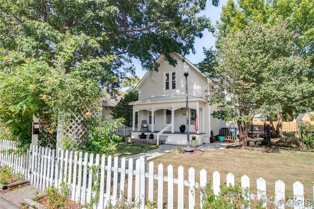 $187,000 | 605 West Pearl Street, Jerseyville, IL 62052