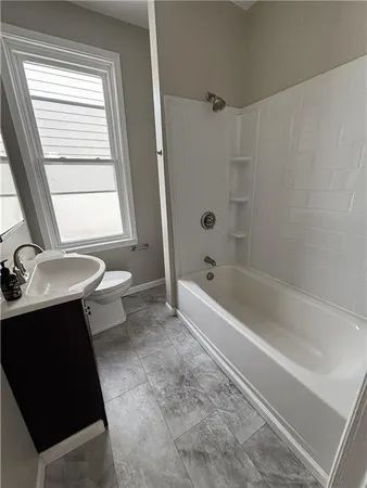 $600 | 605 East 9th Avenue, Unit 1, Tarentum, PA 15084