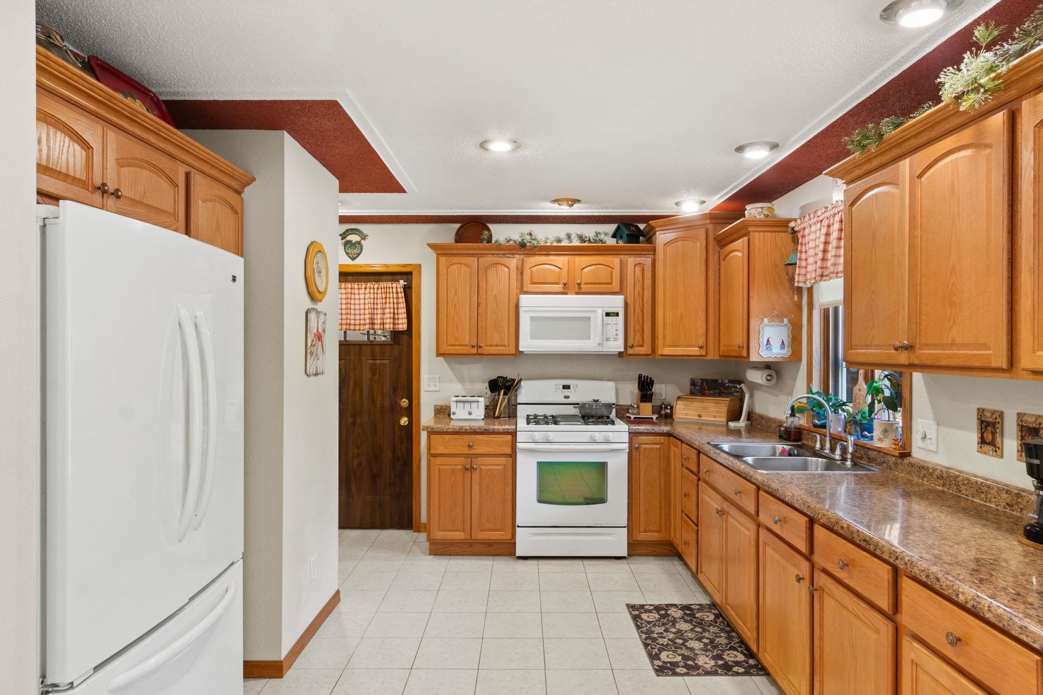 859 6th Avenue Hancock, WI 54943 - Photo 13 of 38