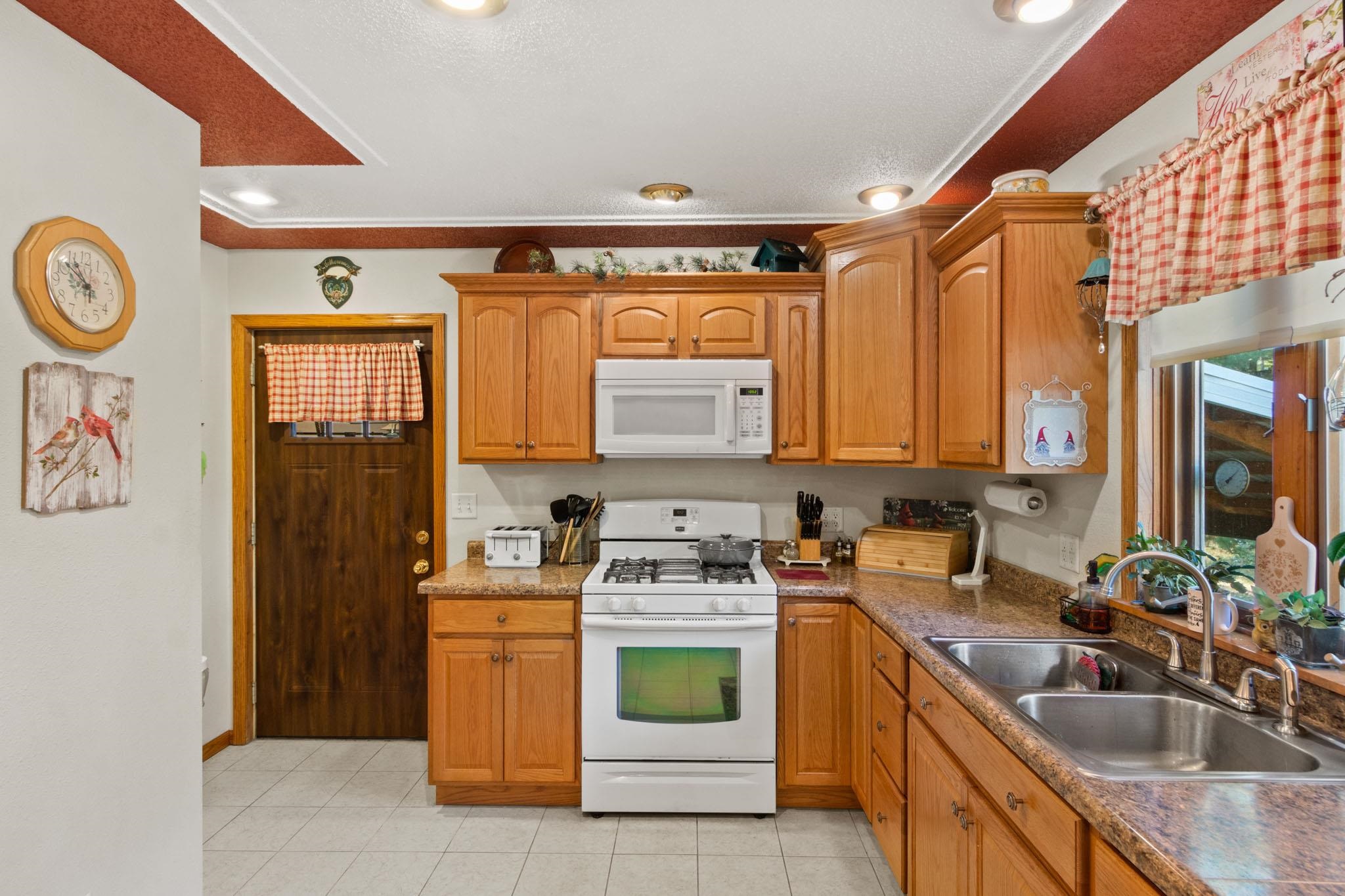 859 6th Avenue Hancock, WI 54943 - Photo 14 of 38