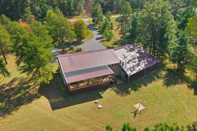 $349,900 | 859 6th Avenue, Hancock, WI 54943