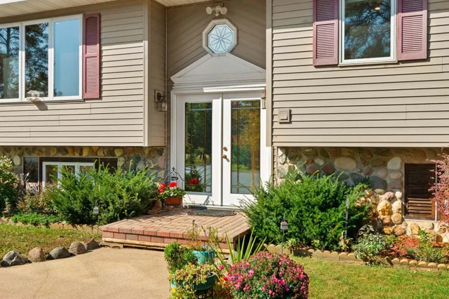 $349,900 | 859 6th Avenue, Hancock, WI 54943