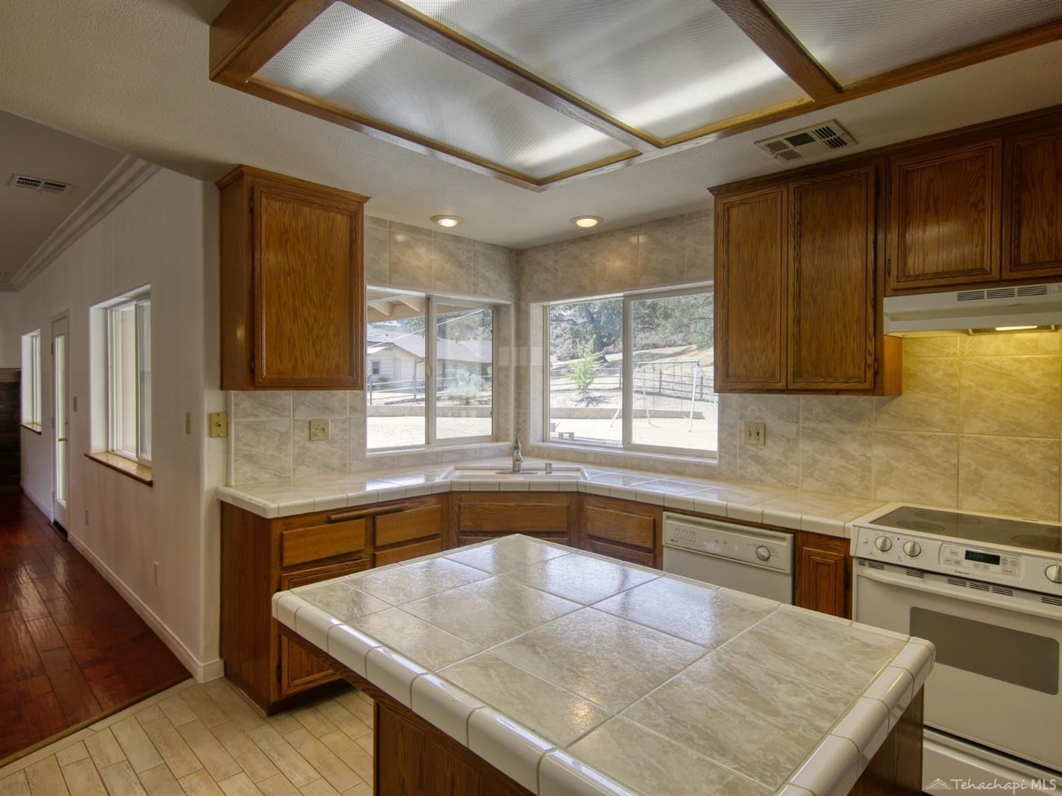 27960 Cumberland Road Tehachapi, CA 93561 - Photo 16 of 43 Gallery Image 16