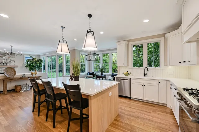 $1,625,000 | 6200 Clarendon Hills Road, Willowbrook, IL 60527