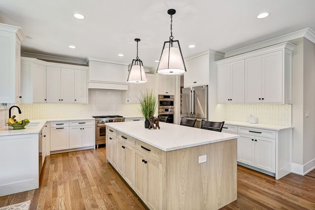 $1,625,000 | 6200 Clarendon Hills Road, Willowbrook, IL 60527