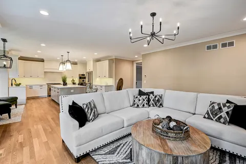 $1,659,900 | 6200 Clarendon Hills Road, Willowbrook, IL 60527