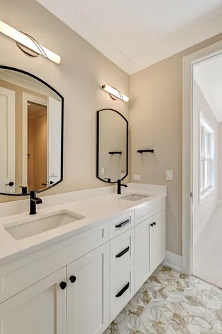 $1,625,000 | 6200 Clarendon Hills Road, Willowbrook, IL 60527