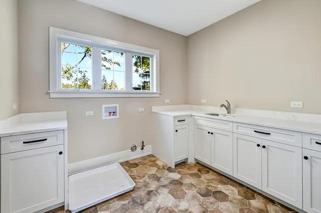 $1,625,000 | 6200 Clarendon Hills Road, Willowbrook, IL 60527