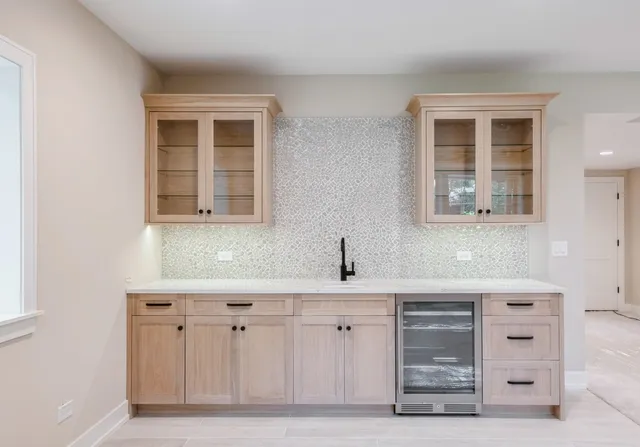 $1,625,000 | 6200 Clarendon Hills Road, Willowbrook, IL 60527