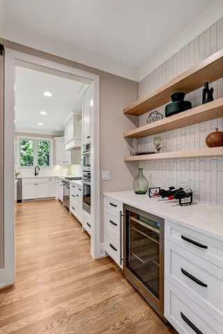 $1,625,000 | 6200 Clarendon Hills Road, Willowbrook, IL 60527