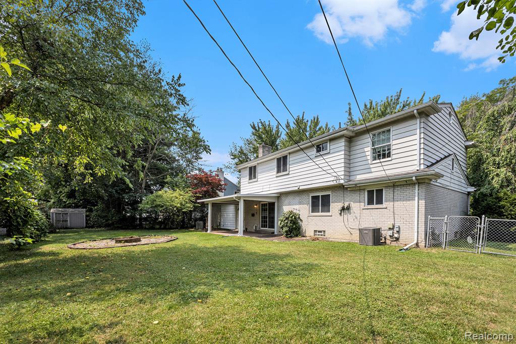 20740 Marter Road Grosse Pointe Woods, MI 48236 - Photo 23 of 37