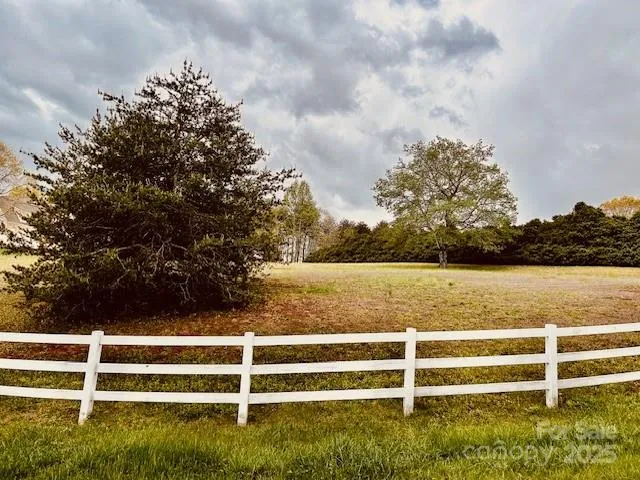 a view of an outdoor space