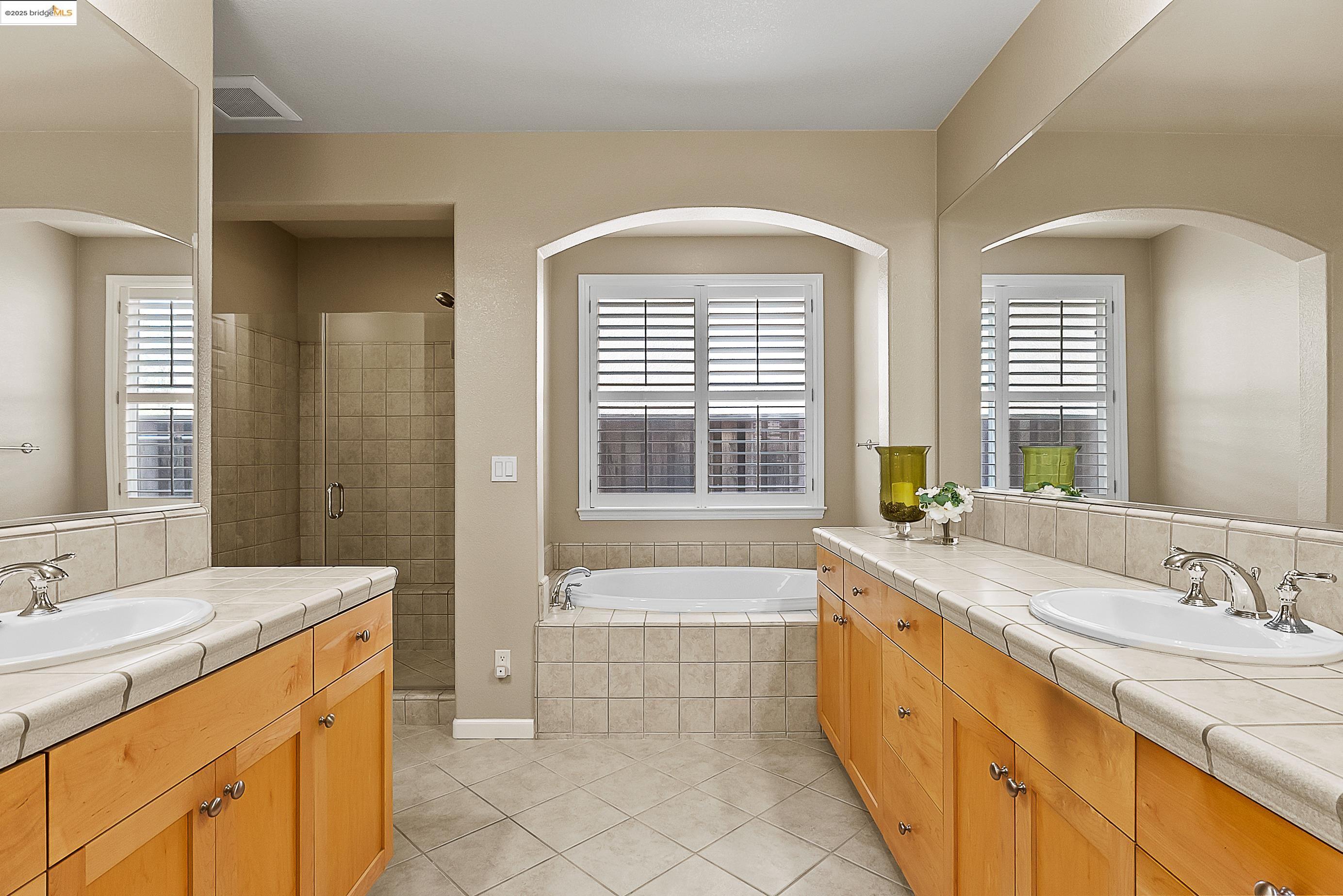 5282 Fern Ridge Circle Discovery Bay, CA 94505 - Photo 17 of 41 a spacious bathroom with sinks mirror and a bathtub