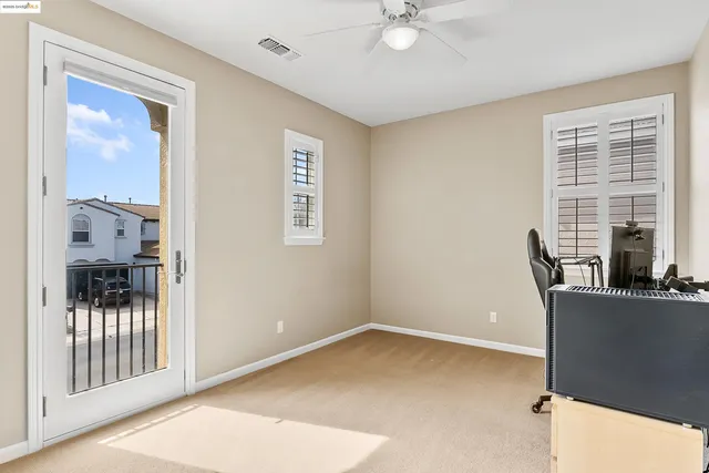 a view of a livingroom with a workspace