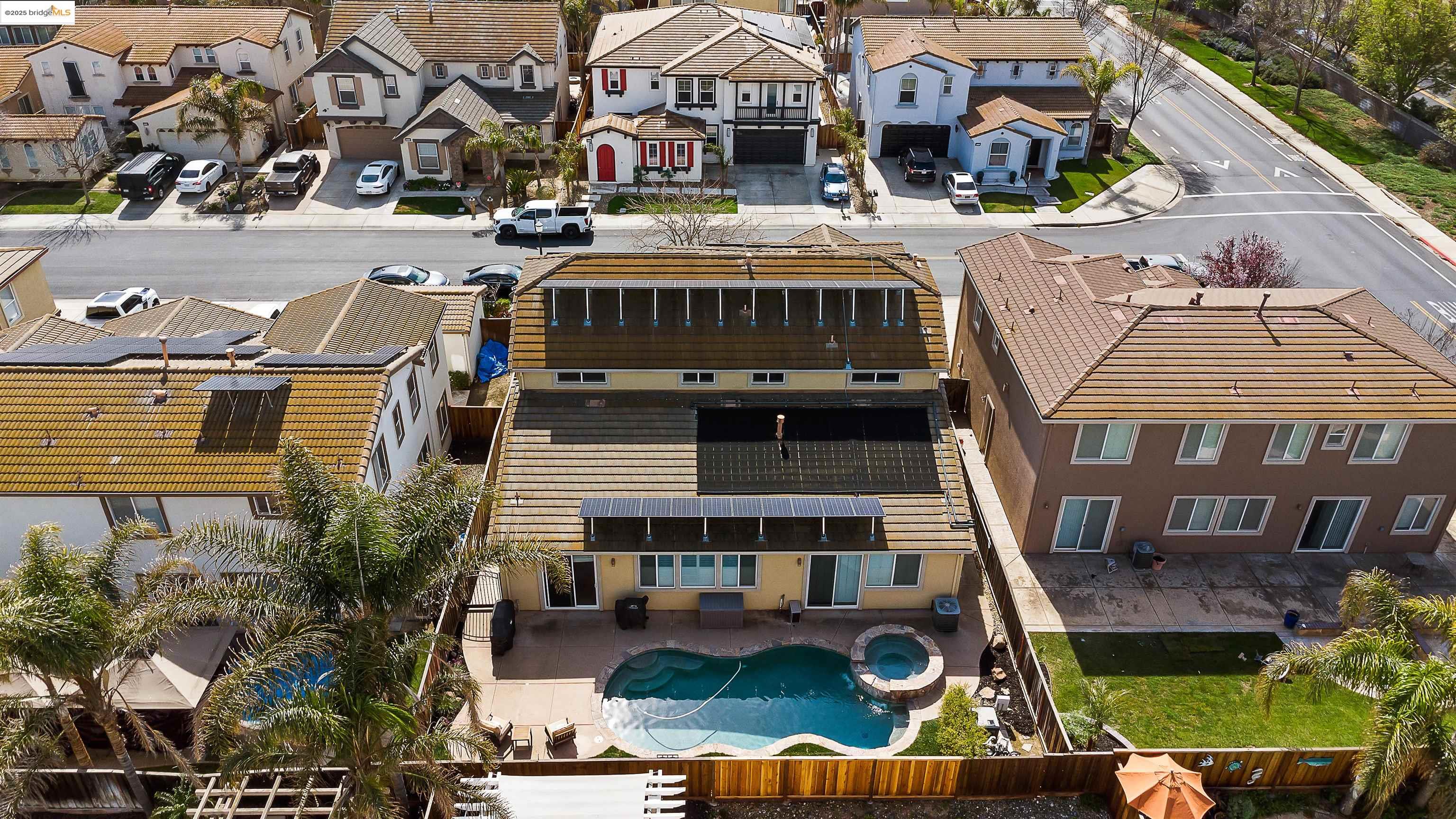 5282 Fern Ridge Circle Discovery Bay, CA 94505 - Photo 36 of 41 a front view of a residential apartment building with a yard