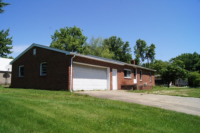 11660 Denzer Road Evansville, IN 47712 - Photo 8 of 13 Gallery Image 8