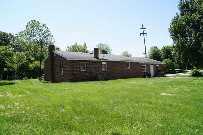 11660 Denzer Road Evansville, IN 47712 - Photo 10 of 13 Gallery Image 10