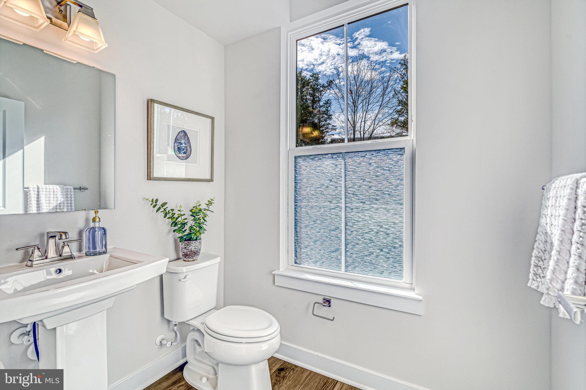 2695 Velocity Road, Unit 49K Herndon, VA 20171 - Photo 11 of 40 Main Level Powder Room
