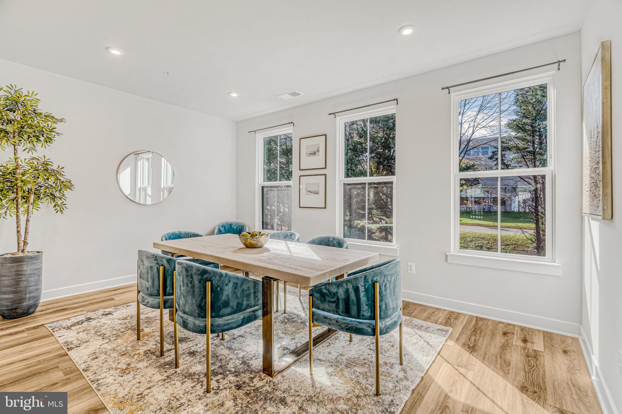 2695 Velocity Road, Unit 49K Herndon, VA 20171 - Photo 8 of 40 Large Dining Area