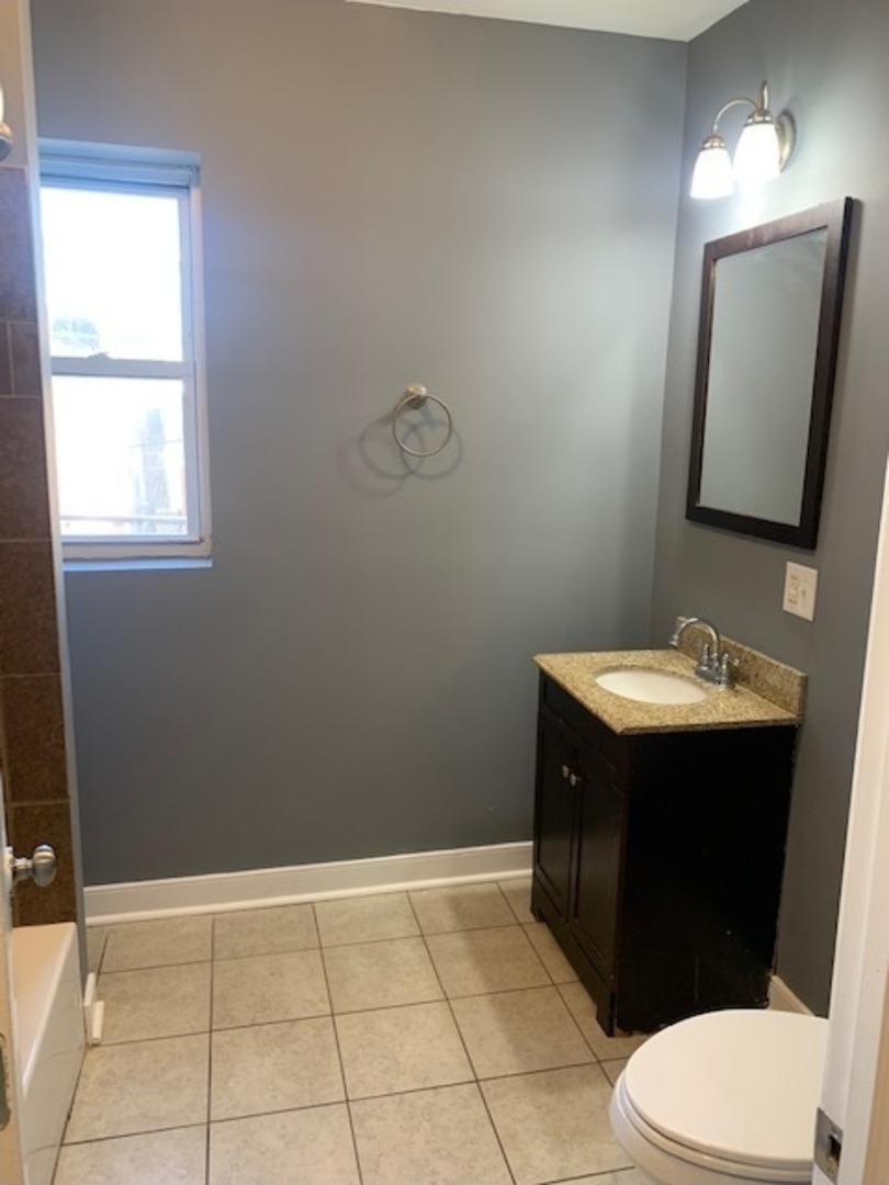 314 East 70th Street, Unit 2 Chicago, IL 60637 - Photo 4 of 6