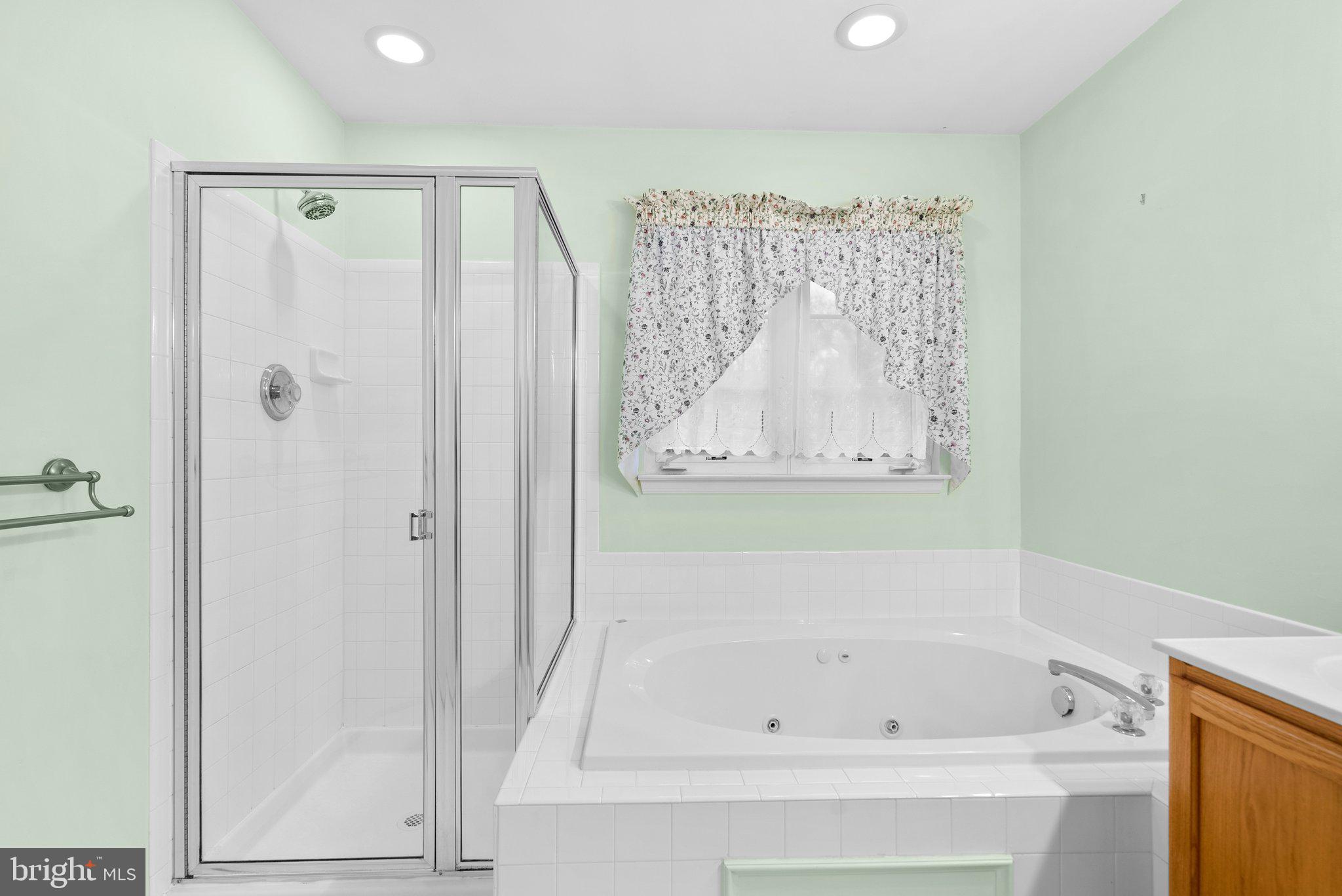13932 Lullaby Road Germantown, MD 20874 - Photo 12 of 21 Gallery Image 12
