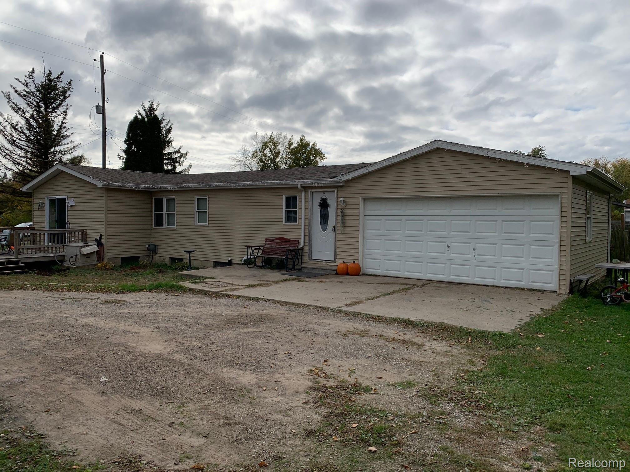 11189 Lapeer Road Davison, MI 48423 - Photo 1 of 23 IMG_5494.jpg
