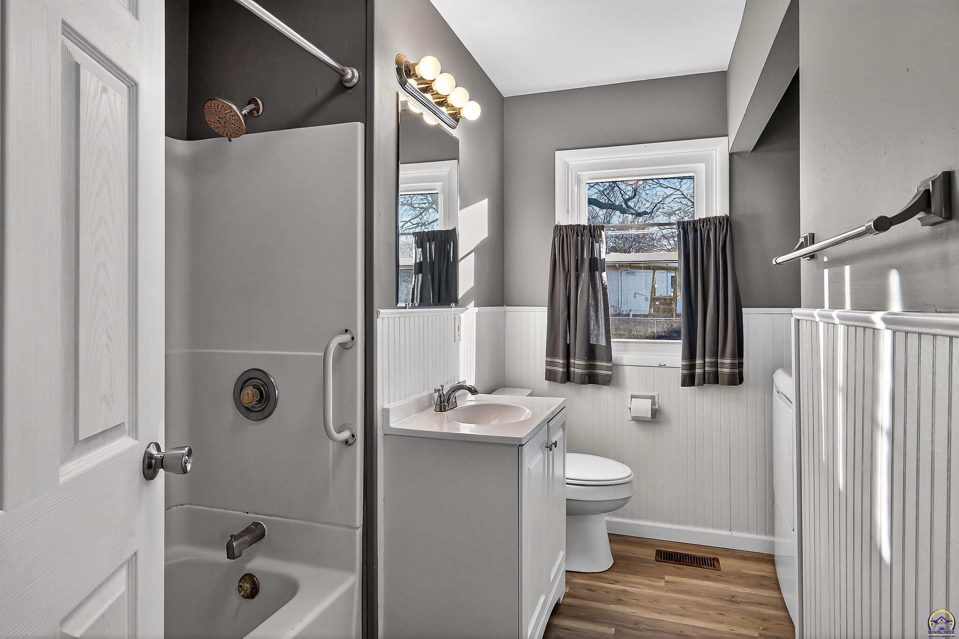 5631 Southwest 17th Terrace Topeka, KS 66604 - Photo 12 of 19