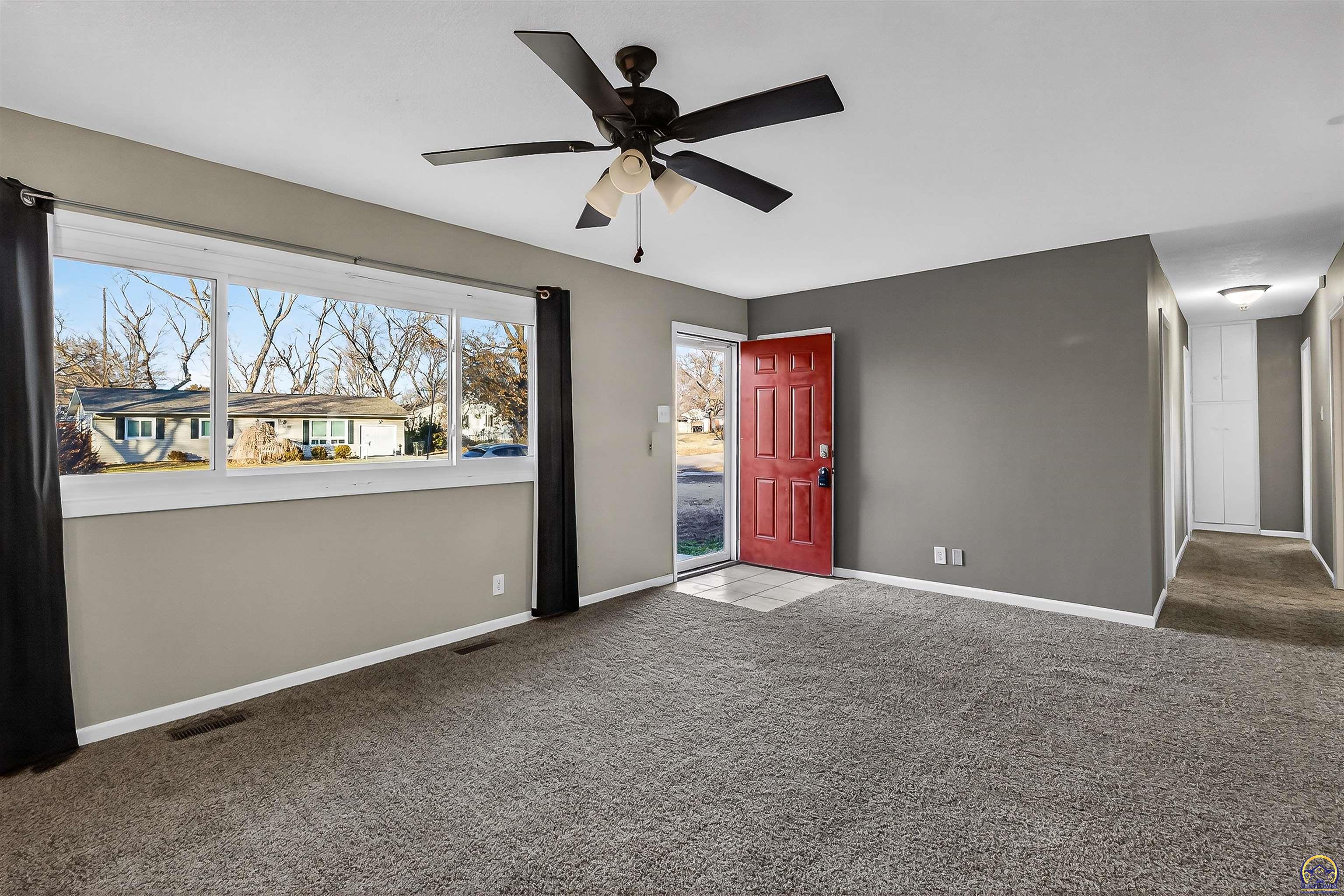 5631 Southwest 17th Terrace Topeka, KS 66604 - Photo 4 of 19