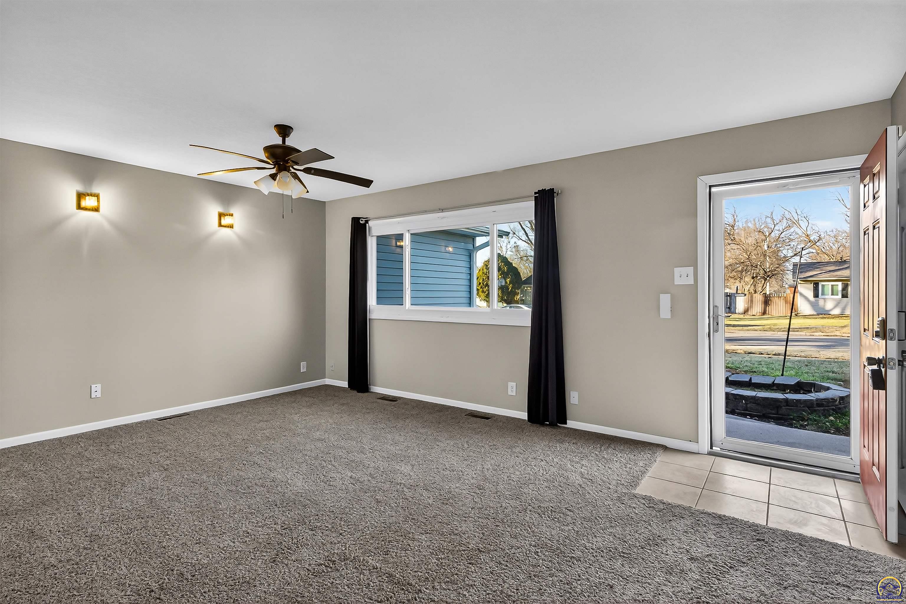 5631 Southwest 17th Terrace Topeka, KS 66604 - Photo 5 of 19