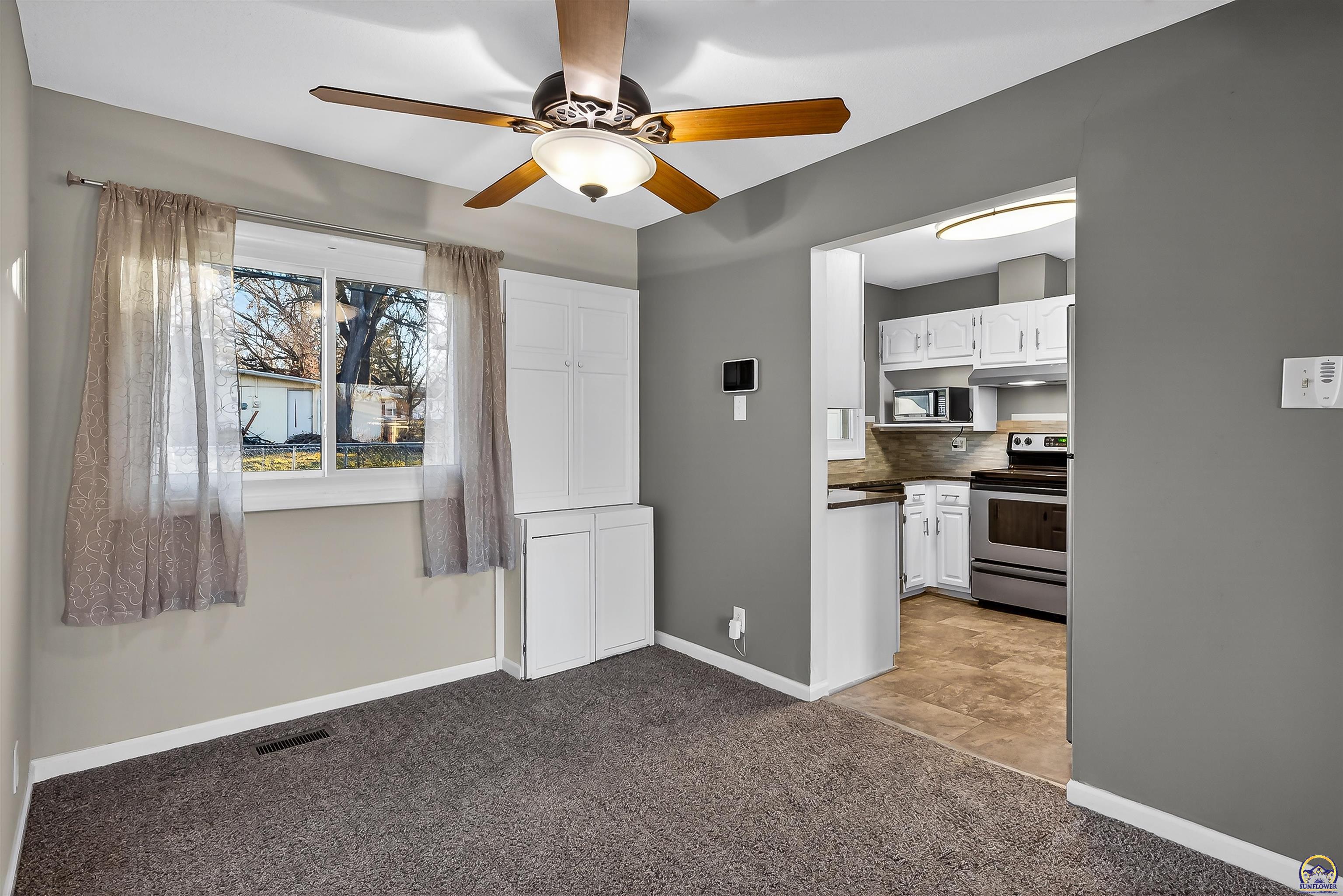 5631 Southwest 17th Terrace Topeka, KS 66604 - Photo 7 of 19