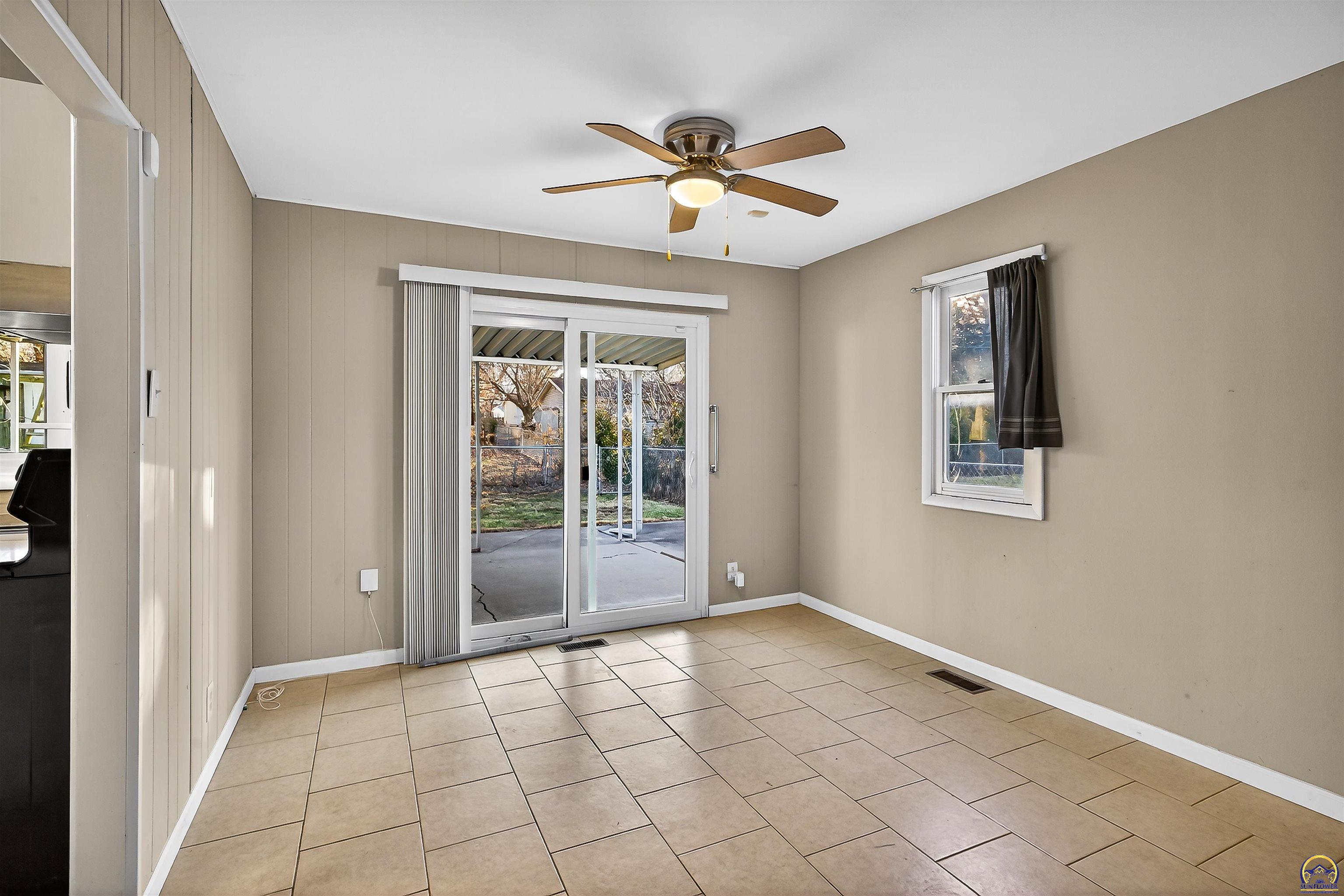 5631 Southwest 17th Terrace Topeka, KS 66604 - Photo 8 of 19