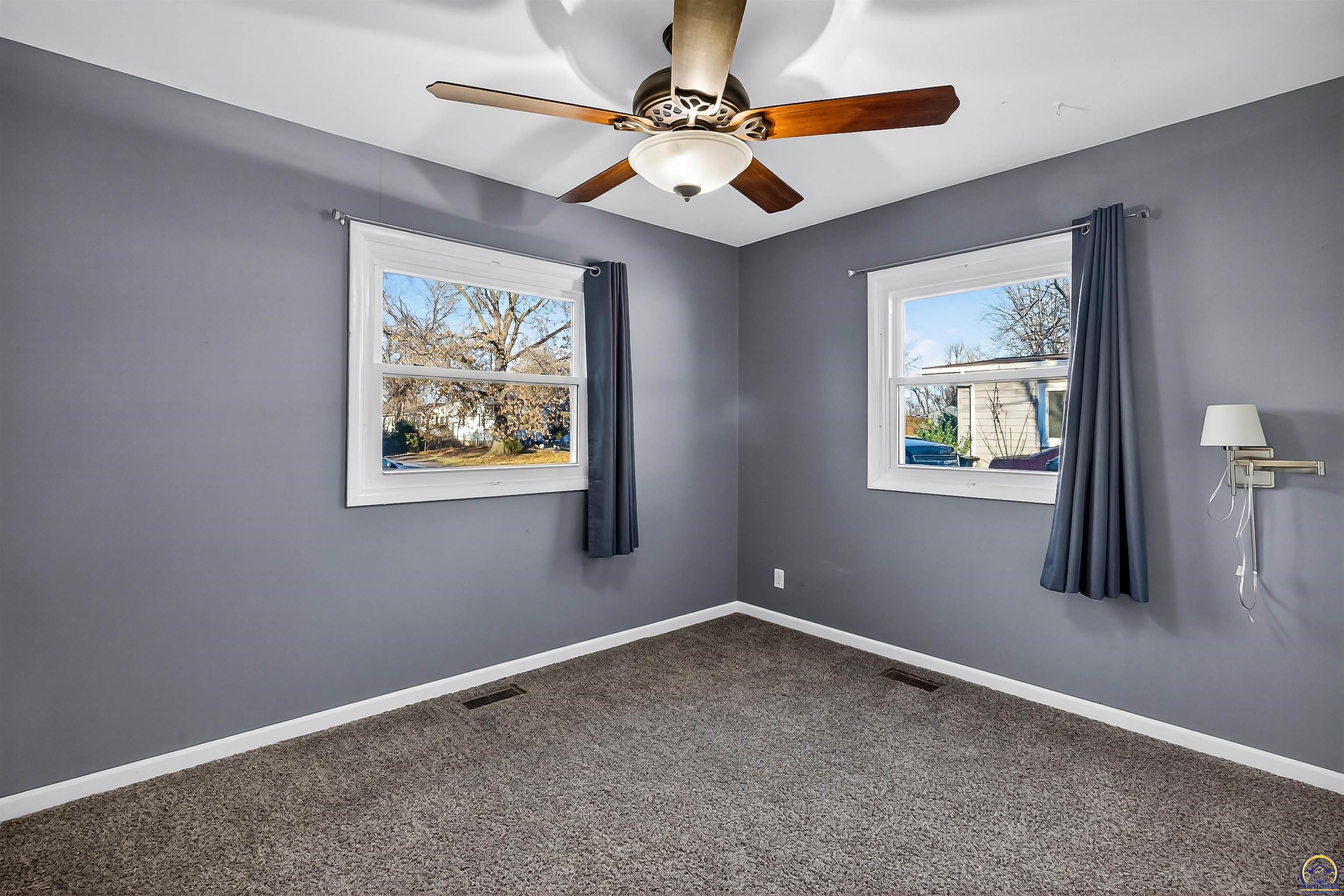 5631 Southwest 17th Terrace Topeka, KS 66604 - Photo 9 of 19