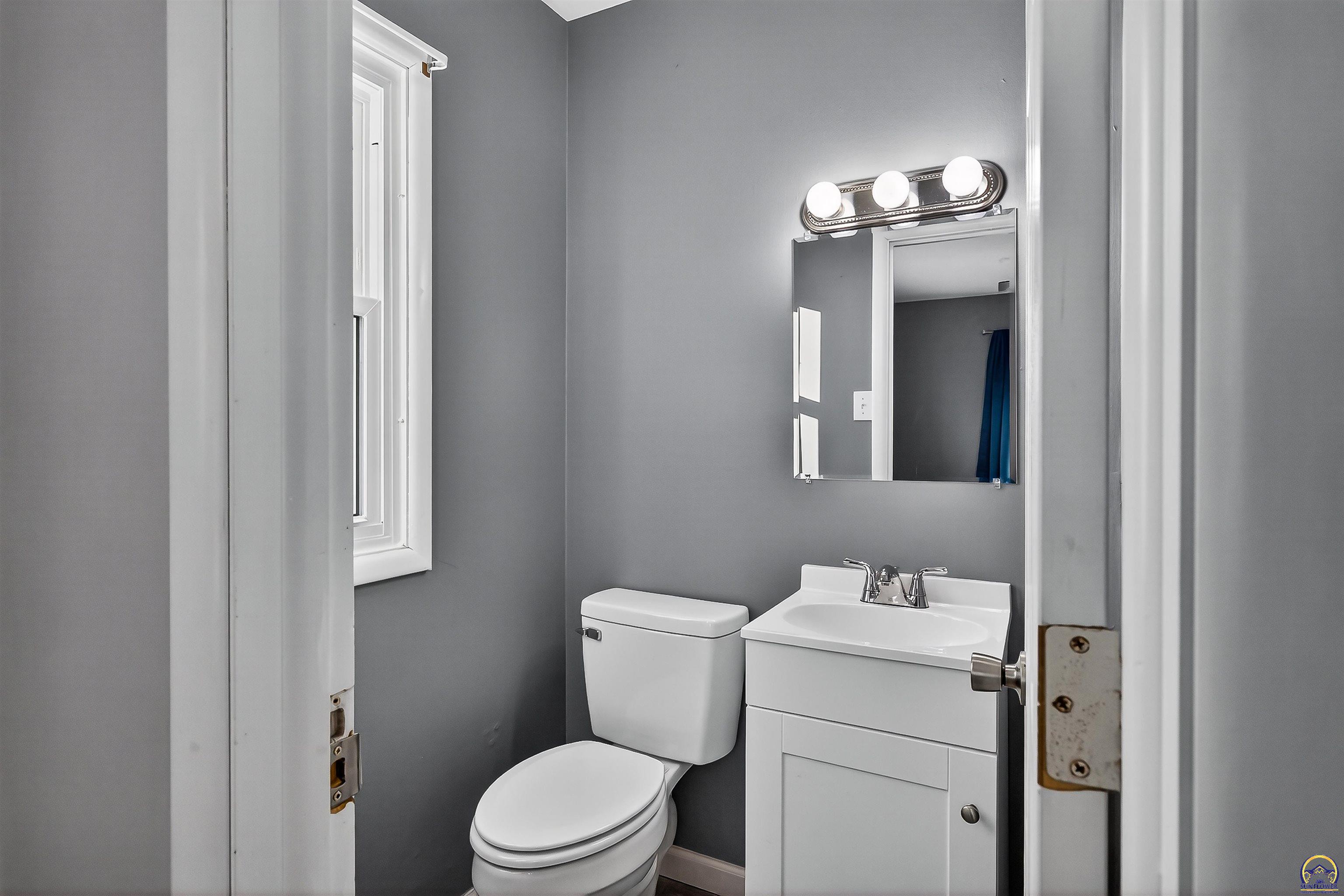 5631 Southwest 17th Terrace Topeka, KS 66604 - Photo 10 of 19