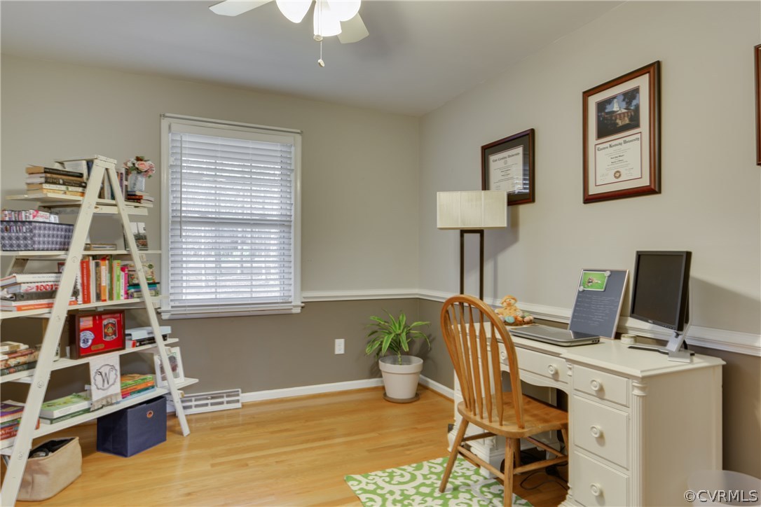 20009 White Oak Road Sutherland, VA 23885 - Photo 18 of 31 Spacious den with hardwood floors